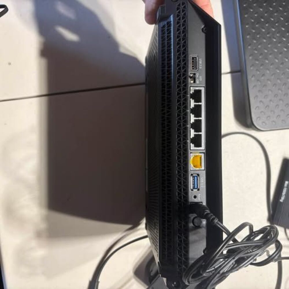 NETGEAR Nighthawk X6 AC3200 Tri-Band WiFi Router R8000 - Picture 4 of 4